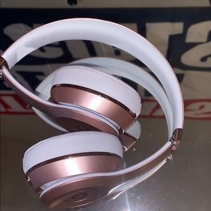 Beats rose gold solo